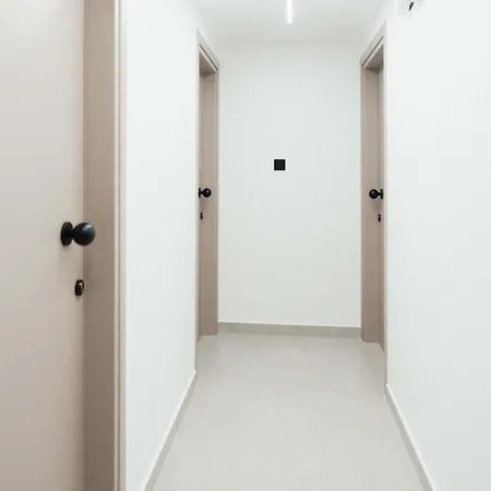 Appartement Modern 1 Walk To Beach, Shops & Dining By Cyprus Horizons Limassol